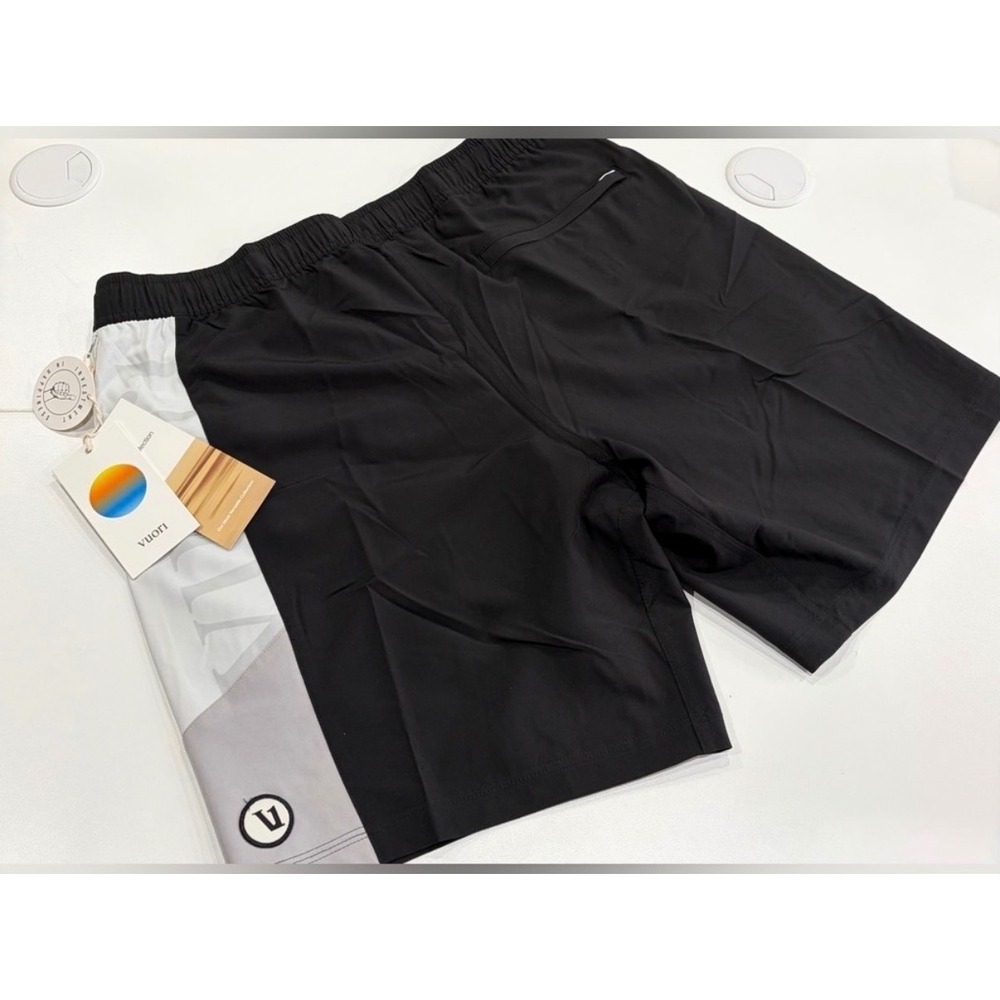 Vuori Men's Kore Short X2 Lined Black Colorblock Athletic Shorts Size Large NWT
